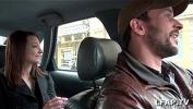 Free download video sex new Petite coquine se masturbe dans le taxi qui en profite pour la doigter Mp4
