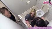Watch video sex hot 2 deutsche teens machen einen dreier auf eine ouml ffentlichen toilette und bekommen kopf ins wasser Mp4 online