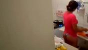 Video porn 2021 mi madrastra lavando los platos Mp4 online